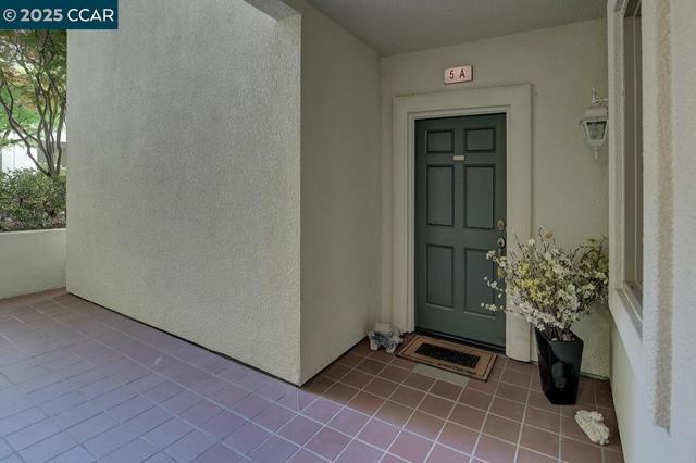 5910 Horsemans Canyon Dr, Walnut Creek CA: https://media.crmls.org/mediaz/8cde26fe-c97e-4122-a702-6265640451cf.jpg