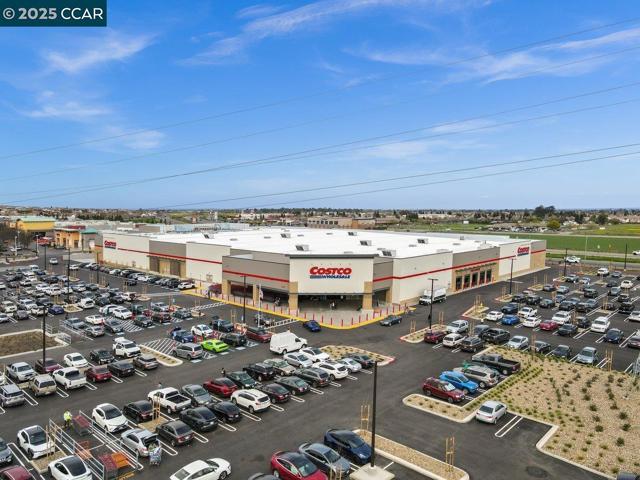 2762 St Andrews Dr, Brentwood CA: https://media.crmls.org/mediaz/8cde42e3-b7ed-429a-af70-1a5504c8d432.jpg