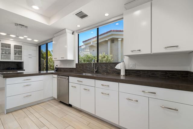 75768 Valle Vista Drive, Indian Wells CA: https://media.crmls.org/mediaz/8cdea617-53b2-4b8c-ac2f-69dbbe042bbe.jpg