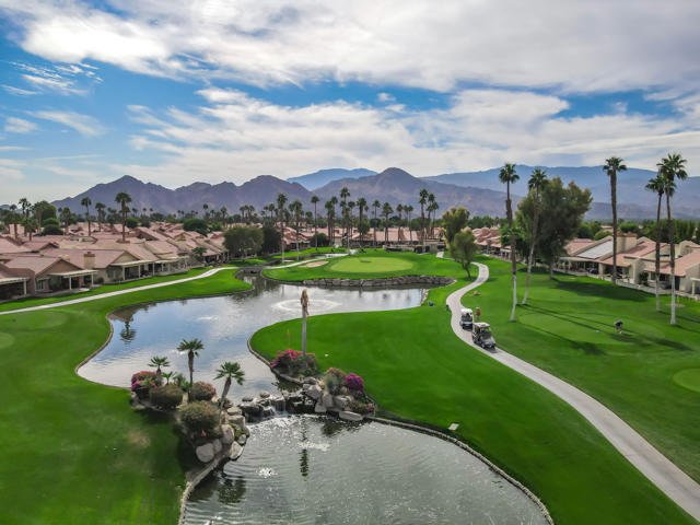 42498 Sand Dune, Palm Desert CA: https://media.crmls.org/mediaz/8cdf16dd-275f-4d31-a08b-281d5af42967.jpg