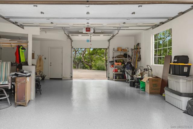 521 Latigo Row, Encinitas CA: https://media.crmls.org/mediaz/8cdf5054-89ea-47bc-a897-3ad3a62a1992.jpg