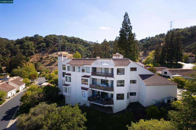 3318 Ptarmigan Dr., Walnut Creek CA: https://media.crmls.org/mediaz/8cdfc774-0712-4c1a-9159-9a1c619fca8b.jpg