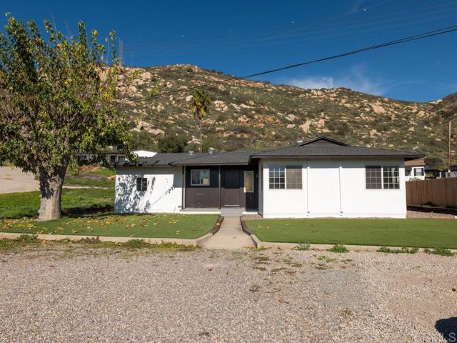 Detail Gallery Image 2 of 54 For 13508 Willow Rd, Lakeside,  CA 92040 - 3 Beds | 1 Baths