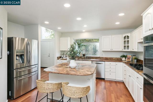 2 Deer field, Walnut Creek CA: https://media.crmls.org/mediaz/8ce04ccb-2f02-4a21-9642-1110444ffa42.jpg