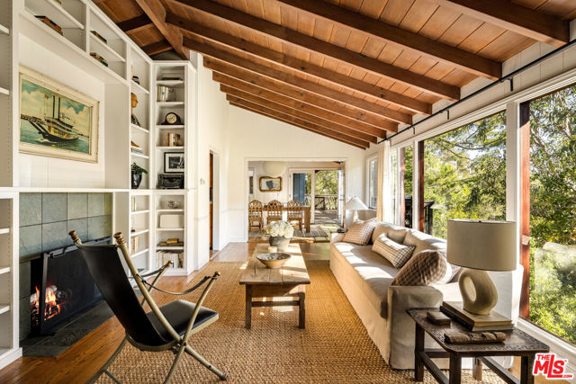 2415 Castilian Drive, Los Angeles CA: https://media.crmls.org/mediaz/8ce073de-4313-4204-beb9-ea29f4989de9.jpg