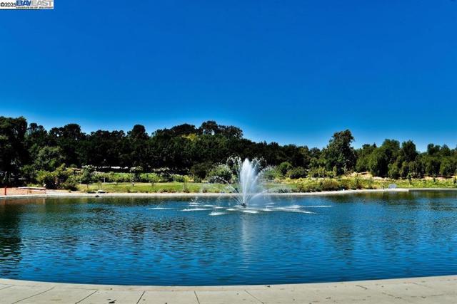 208 Siskiyou Ct, Walnut Creek CA: https://media.crmls.org/mediaz/8ce19f3c-8442-4496-89c6-34b2c7564c0a.jpg