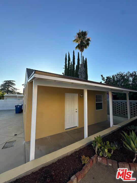 10429 Oro Vista Avenue, Sunland CA: https://media.crmls.org/mediaz/8ce2cbd5-d800-4e3d-847d-b86d72d665df.jpg
