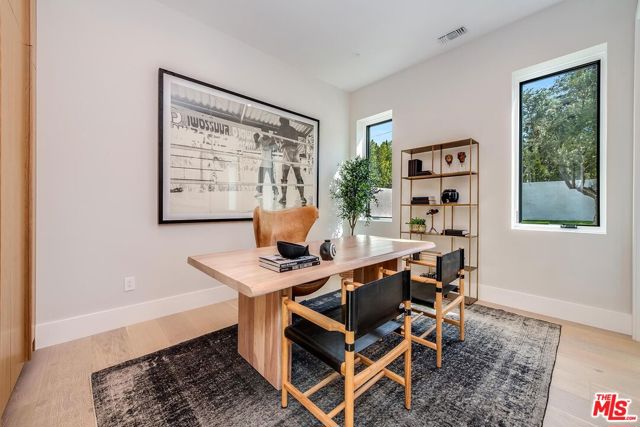 15907 Valley Vista Boulevard, Encino CA: https://media.crmls.org/mediaz/8ce2d2d7-6de7-48f0-b1cc-f38084013c42.jpg