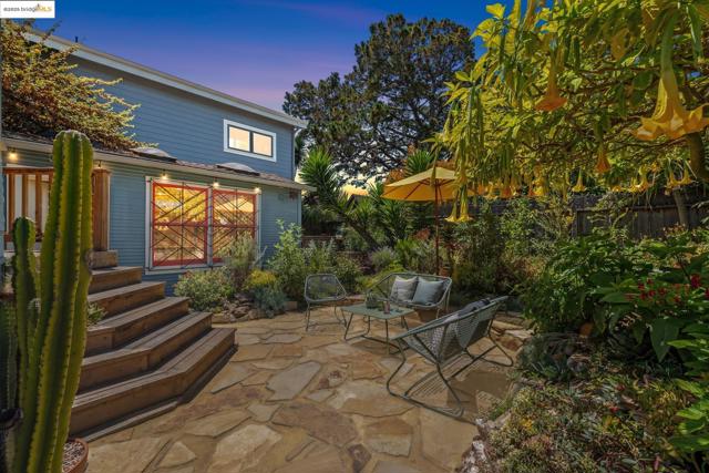 6521 Herzog St, Oakland CA: https://media.crmls.org/mediaz/8ce2f64a-673d-4376-9c15-bde35040ed42.jpg
