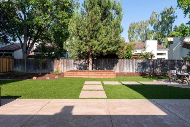 1984 Brooktree Way, Pleasanton CA: https://media.crmls.org/mediaz/8ce3818e-be22-4a80-bc82-e4b8b32023a5.jpg