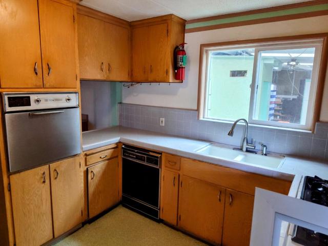 230 Paloma Avenue, Salinas CA: https://media.crmls.org/mediaz/8ce3a973-7ed3-4589-9df5-0ad8d1b3cad6.jpg