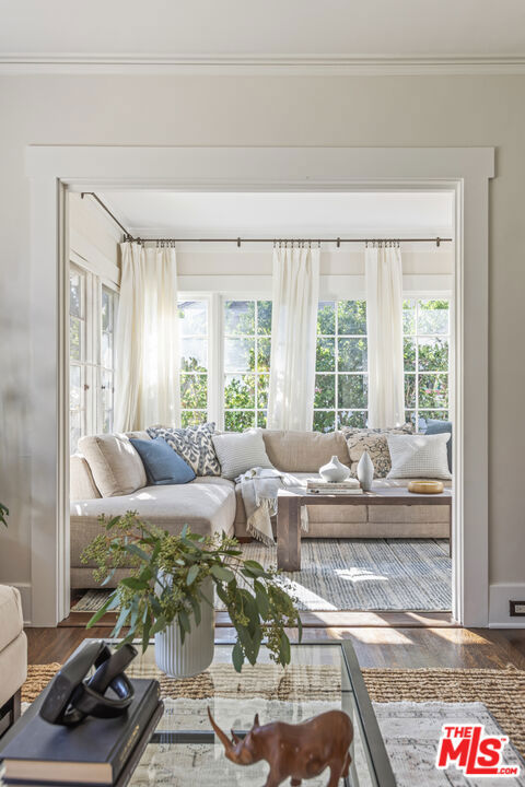 601 S Hudson Avenue, Pasadena CA: https://media.crmls.org/mediaz/8ce3d54c-ecce-4f31-adcd-fb1300e825d5.jpg