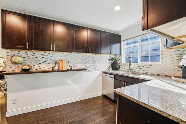 424 5th Avenue, Redwood City CA: https://media.crmls.org/mediaz/8ce3f087-eb28-4347-a9d2-96bf6c0eeb5c.jpg