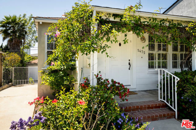 1475 Edris Drive, Los Angeles CA: https://media.crmls.org/mediaz/8ce42c9a-75df-47f3-b0a0-3c91039bf51a.jpg