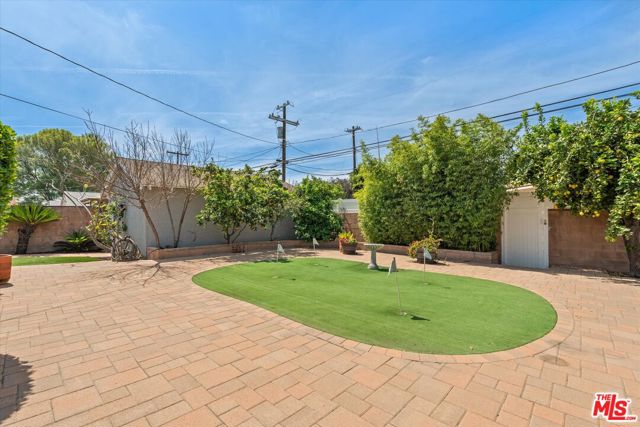 9313 Hayvenhurst Avenue, North Hills CA: https://media.crmls.org/mediaz/8ce46f71-55e3-4436-a246-6633f347531e.jpg