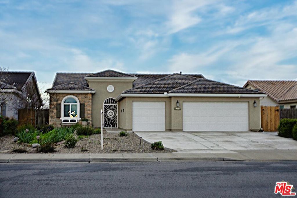 9219 Almond Creek Drive, Bakersfield, CA 93311