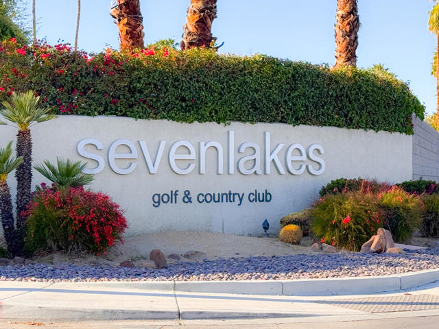 189 Desert Lakes Drive, Palm Springs CA: https://media.crmls.org/mediaz/8ce5d817-0326-466a-bff9-8bf86ee9efe8.jpg