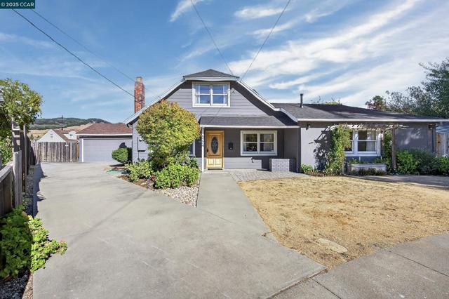 5774 Friar Ct, El Sobrante CA: https://media.crmls.org/mediaz/8ce65165-8be4-44d0-bb73-331466986cea.jpg