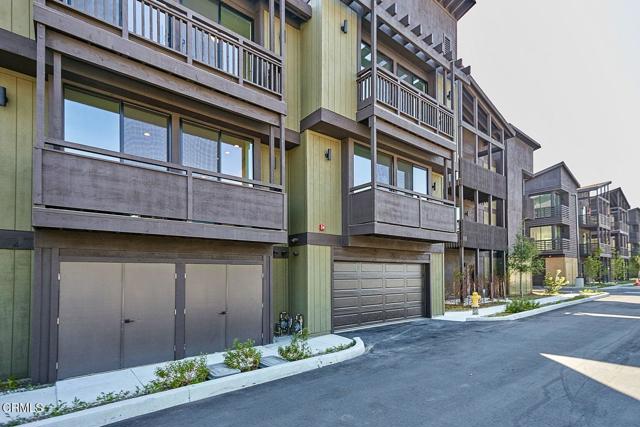 Detail Gallery Image 3 of 41 For 4201 Pennsylvania Ave #C2,  Glendale,  CA 91214 - 4 Beds | 2 Baths