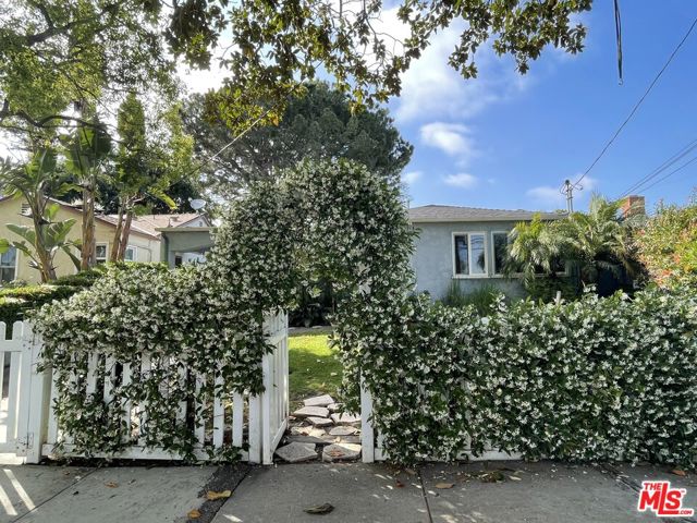 11419 Charnock Road, Los Angeles CA: https://media.crmls.org/mediaz/8ce6f034-3ed7-4d83-b145-295641caa768.jpg