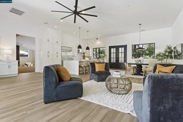 2559 Romley Ln, Alamo CA: https://media.crmls.org/mediaz/8ce73c96-be61-4ccc-baea-b6c634e1fdd6.jpg