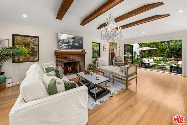 305 E Islay Street, Santa Barbara CA: https://media.crmls.org/mediaz/8ce77f88-dbbe-41fa-a4cb-1c663b4adc77.jpg