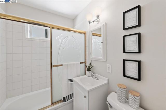 3947 Pestana Way, Livermore CA: https://media.crmls.org/mediaz/8ce81009-d57c-4e3f-9c08-6d9fc0a4ebff.jpg