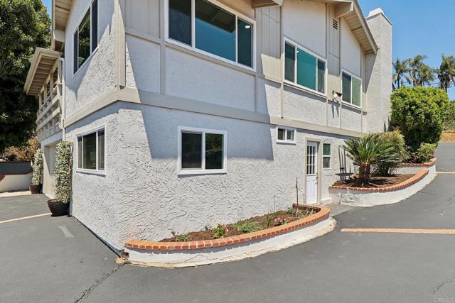 Detail Gallery Image 43 of 69 For 1917 Friendly Dr, Vista,  CA 92084 - 4 Beds | 3 Baths