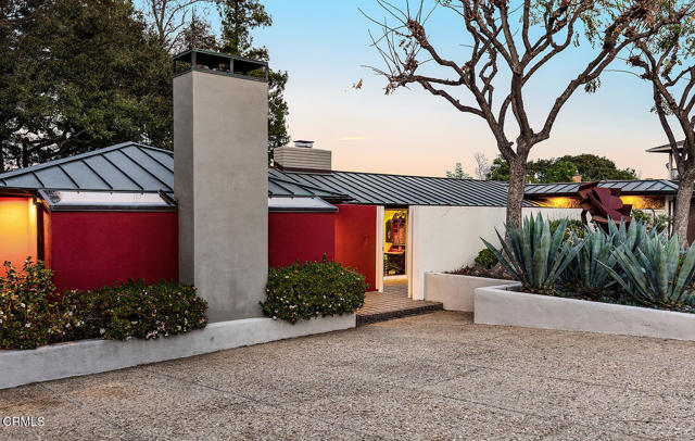 Detail Gallery Image 2 of 7 For 1436 Hillcrest Ave, Pasadena,  CA 91106 - 3 Beds | 3 Baths