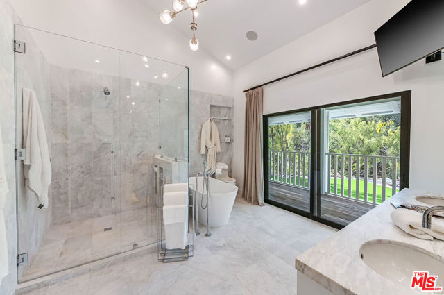 25010 Jim Bridger Road, Hidden Hills CA: https://media.crmls.org/mediaz/8ce8c1e4-a9b8-491b-a5dd-7690bd124d98.jpg