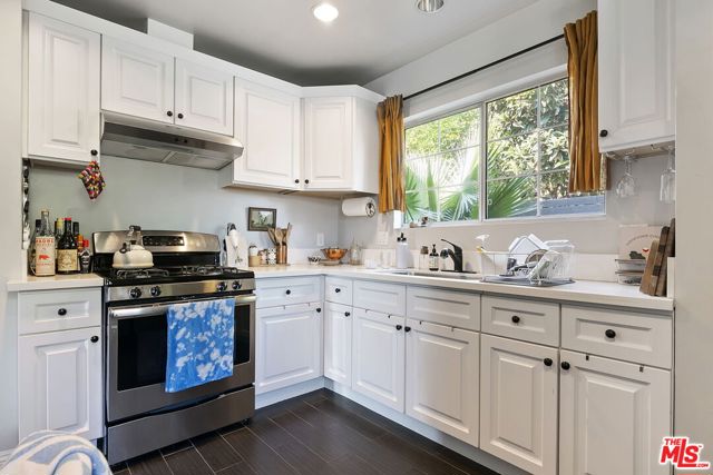 5375 Raphael Street, Los Angeles CA: https://media.crmls.org/mediaz/8ce8cdc3-df0b-4425-becb-46500c8ff46b.jpg