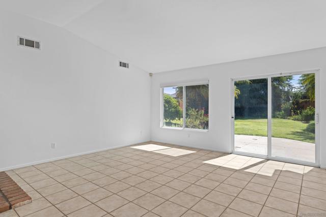 5761 Spur Ave, Oceanside CA: https://media.crmls.org/mediaz/8ce8df12-8c8c-4ea0-8c91-7b0ed0ea44e5.jpg