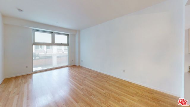 630 W 6th Street, Los Angeles CA: https://media.crmls.org/mediaz/8ce921ac-c3f3-4e64-a882-2aecd887ae8a.jpg