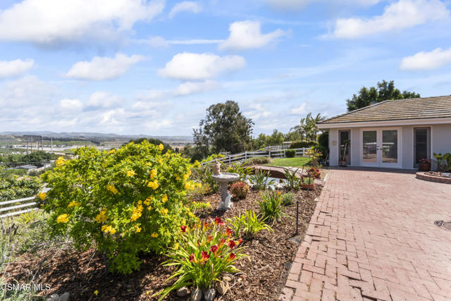 10885 Citrus Drive, Moorpark CA: https://media.crmls.org/mediaz/8ce95383-3785-4e27-b962-c64ffef24149.jpg