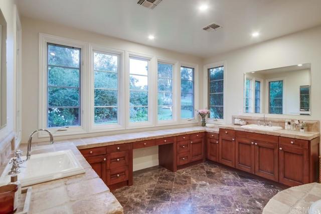 Detail Gallery Image 32 of 70 For 8308 Top O the Morning Way, San Diego,  CA 92127 - 5 Beds | 5/1 Baths