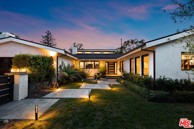 4961 Noeline Avenue, Encino CA: https://media.crmls.org/mediaz/8ce99e15-8f81-4a6a-b64d-175bdcb06229.jpg