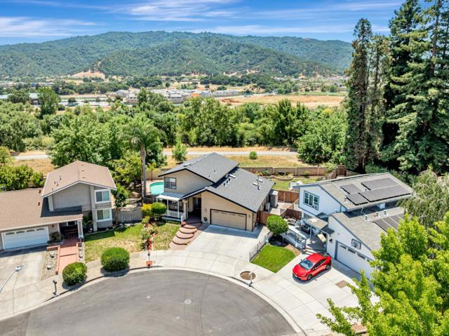 1298 Hersman Drive, Gilroy CA: https://media.crmls.org/mediaz/8ce9b2bb-41ce-4cd9-9809-cb8b4228c0ce.jpg