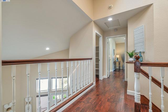 5406 Ontario Cmn, Fremont CA: https://media.crmls.org/mediaz/8ce9c564-41c6-4a52-bfce-0d54314945d5.jpg