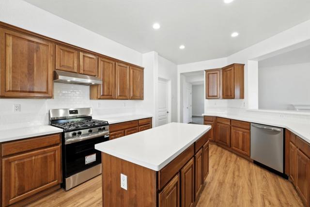 1826 Grand Pheasant Lane, Lincoln CA: https://media.crmls.org/mediaz/8ce9dbcc-fba4-40b6-a1cb-eb597aef2cd4.jpg