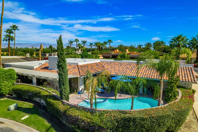 66 Dartmouth Drive, Rancho Mirage CA: https://media.crmls.org/mediaz/8cea128a-948b-4774-8ef5-a806711b0afc.jpg