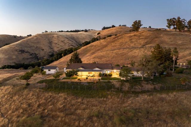 4024 Higuera Highland Lane, San Jose CA: https://media.crmls.org/mediaz/8cea1a02-ca8d-452c-b106-a65db6ec48b8.jpg