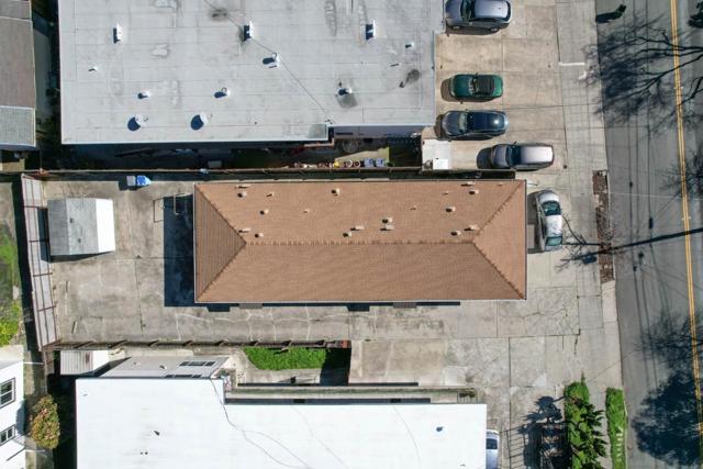 1431 Dwight Way, Berkeley CA: https://media.crmls.org/mediaz/8ceafedb-e5dc-4333-87ba-771d3e61a025.jpg