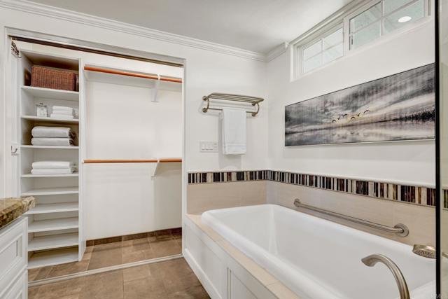 1051 La Reina Drive, San Marcos CA: https://media.crmls.org/mediaz/8cec3b03-9040-4ff2-859f-f0d96d011e54.jpg