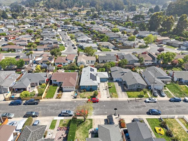 847 Arguello Boulevard, Pacifica CA: https://media.crmls.org/mediaz/8cec737e-9883-49c9-bbd4-3b75e777b05a.jpg