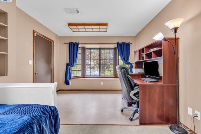 22 Cobblestone Ct, San Ramon CA: https://media.crmls.org/mediaz/8cec7998-4179-48c2-806b-21a371054316.jpg