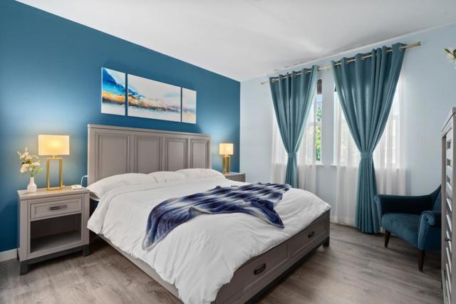 320 Circuit Way, Mountain View CA: https://media.crmls.org/mediaz/8ced12f4-a88f-4e72-bb95-3dcc8757b74f.jpg
