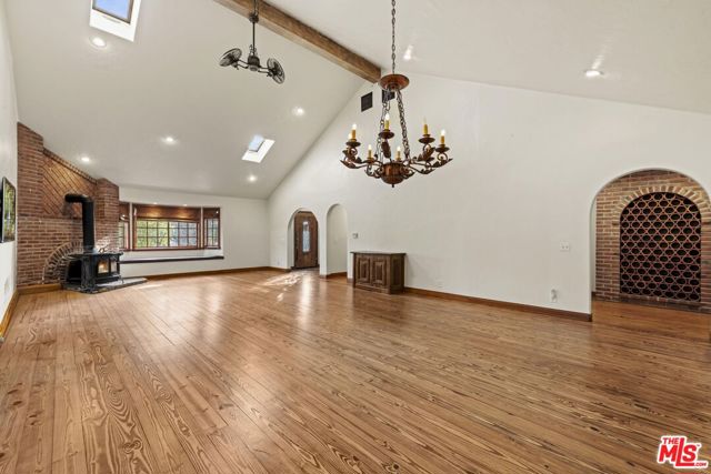 22651 Calvert Street, Woodland Hills CA: https://media.crmls.org/mediaz/8cedc204-fafc-4fc4-ba8e-33a256fbdeea.jpg