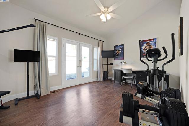 2380 Wayfarer Dr, Discovery Bay CA: https://media.crmls.org/mediaz/8cee1252-92b6-4f47-9dcf-ff37a89a53ee.jpg