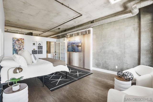 877 Island Ave, San Diego CA: https://media.crmls.org/mediaz/8ceed3d1-624c-47a0-8bd0-68669636f497.jpg