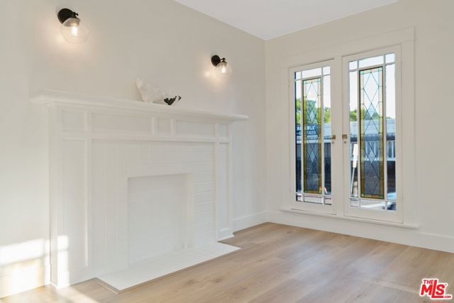 7957 Fountain Avenue, West Hollywood CA: https://media.crmls.org/mediaz/8ceeee12-5b86-419a-b2e7-991560aca30a.jpg